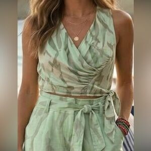 Wix Green camu cross top. Matching pants available on another listing.